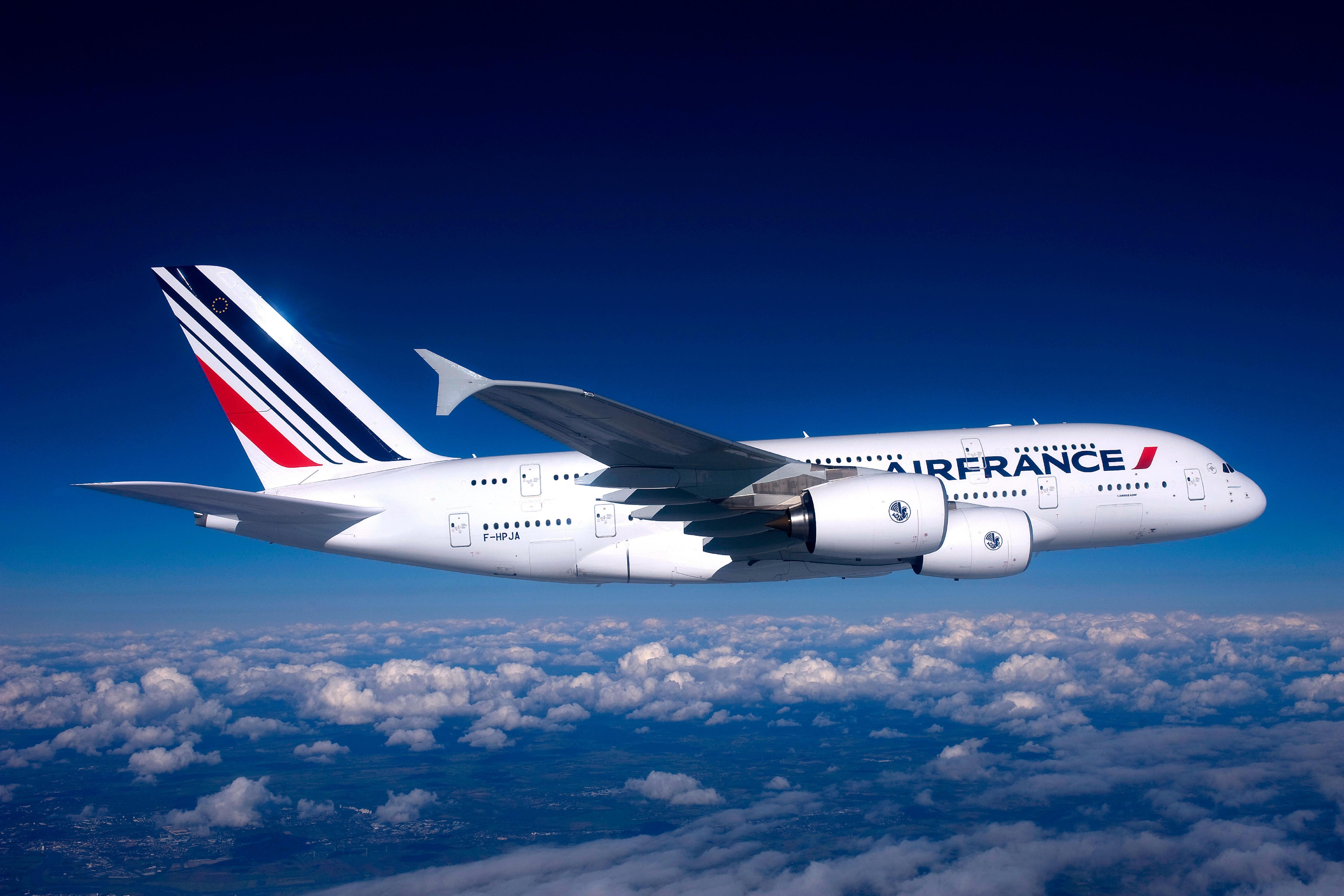 Рейс air france. A380 Air France. А380 Эйр Франс. KLM Airbus a380. Airbus a380-800 Air France.